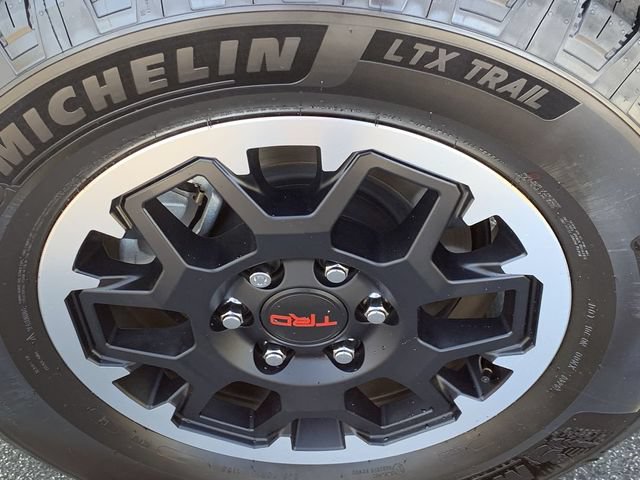 Used 2025 Toyota 4Runner SR5 AWD/4WD image 34