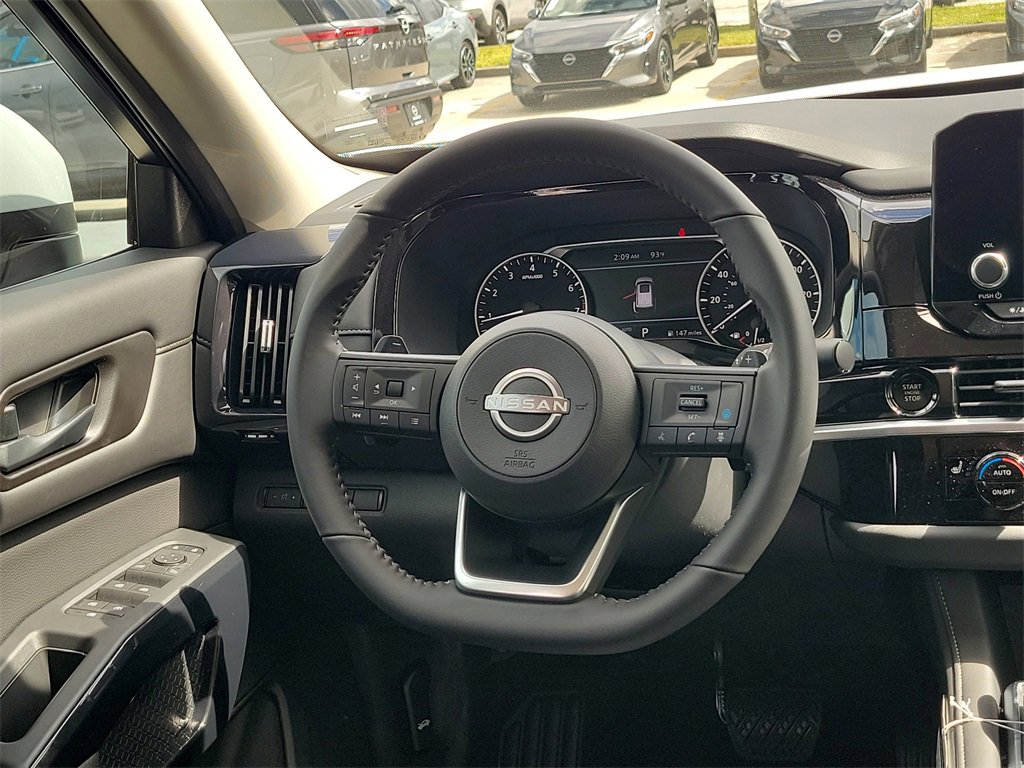 New 2025 Nissan Pathfinder SV image 8