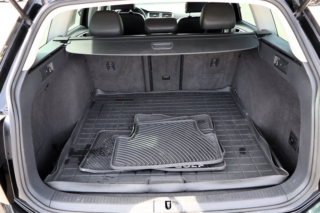 Used 2015 Volkswagen Golf TDI S FWD image 31