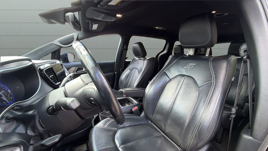 Used 2018 Chrysler Pacifica Touring-L Plus w/ Advanced Safetytec Group FWD image 24