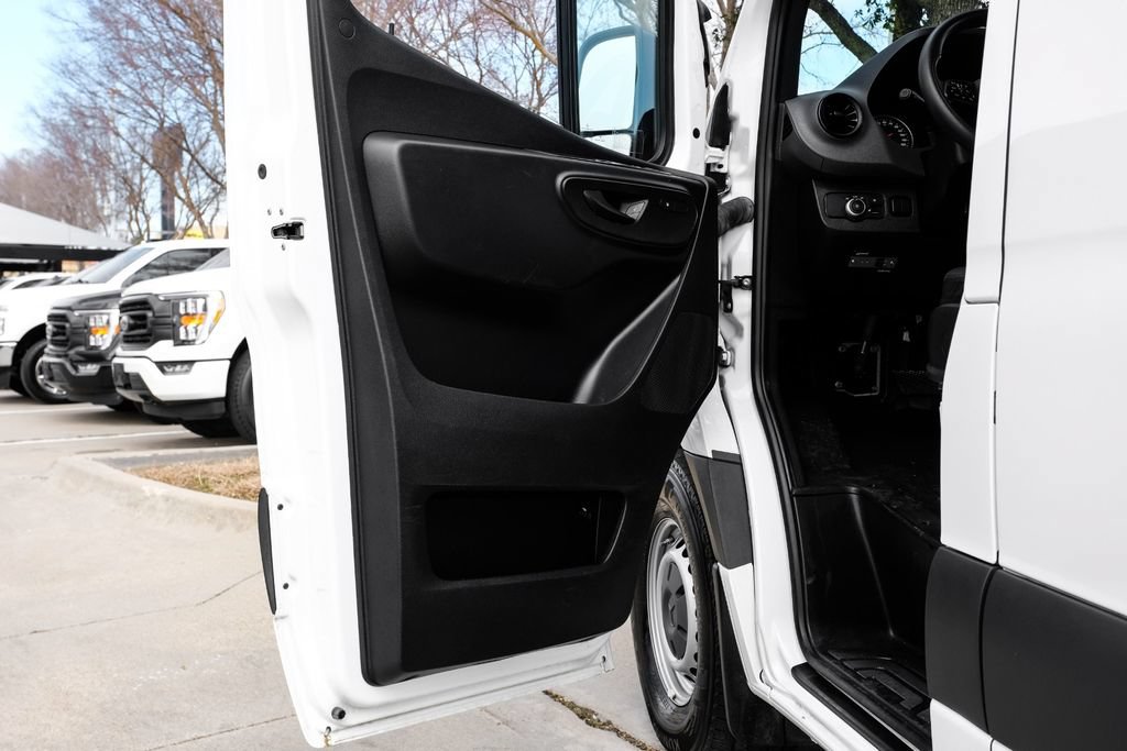 Used 2024 Mercedes-Benz Sprinter 2500 image 34