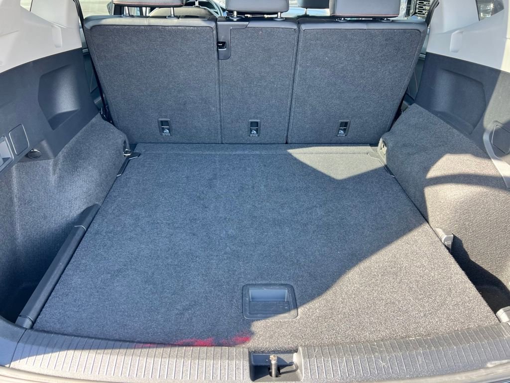 Used 2024 Volkswagen Tiguan Wolfsburg Edition image 13