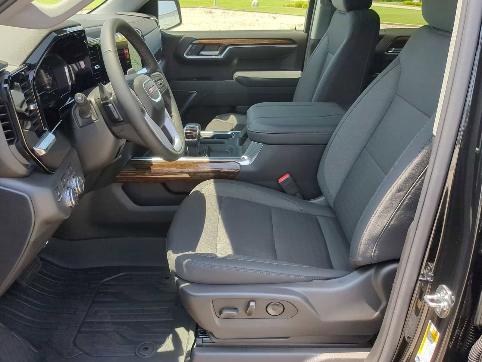 New 2025 GMC Sierra 1500 Elevation w/ LPO, Elevation Black Package image 14