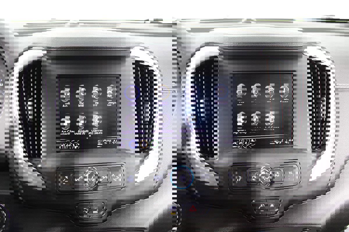 Used 2023 GMC Terrain SLE w/ Driver Convenience Package image 9