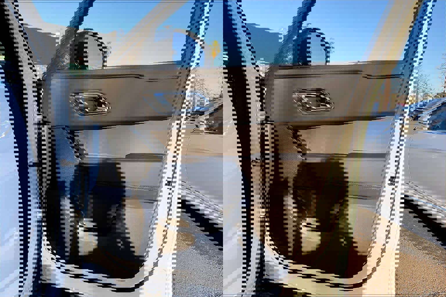 New 2026 Land Rover Range Rover Velar S image 30