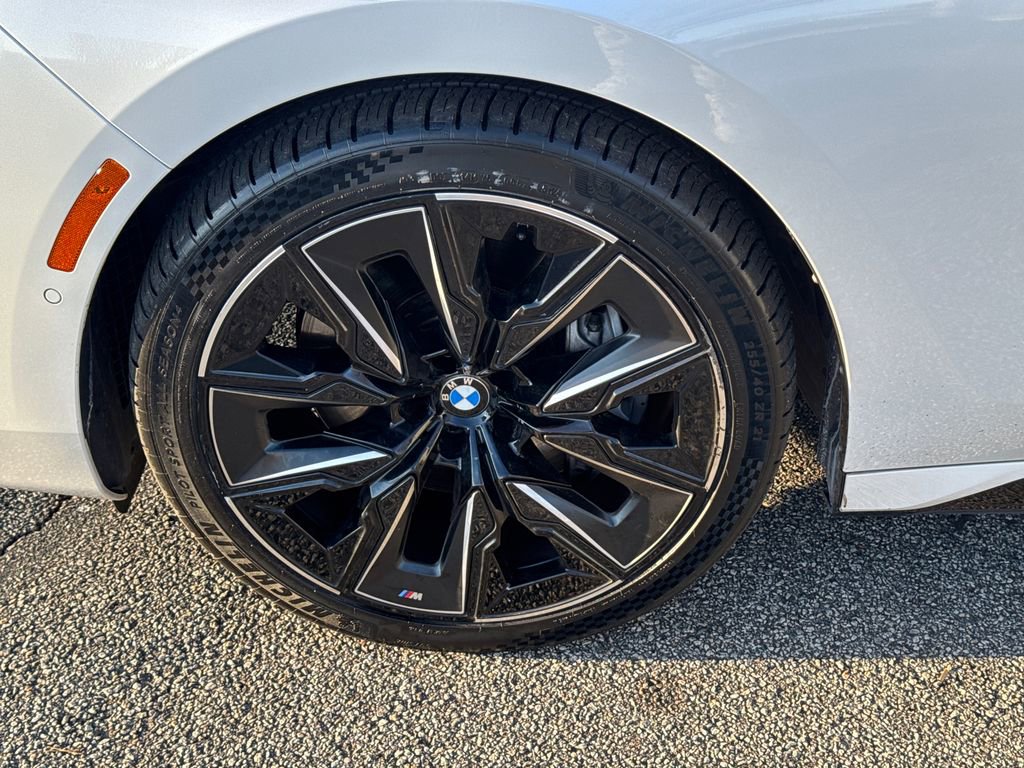 Used 2023 BMW 760i xDrive image 10