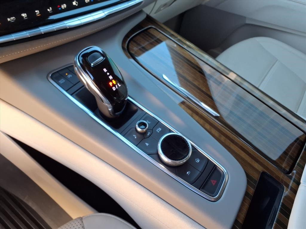 Used 2022 Cadillac Escalade Premium Luxury Platinum w/ Heavy-Duty Trailer Package image 32