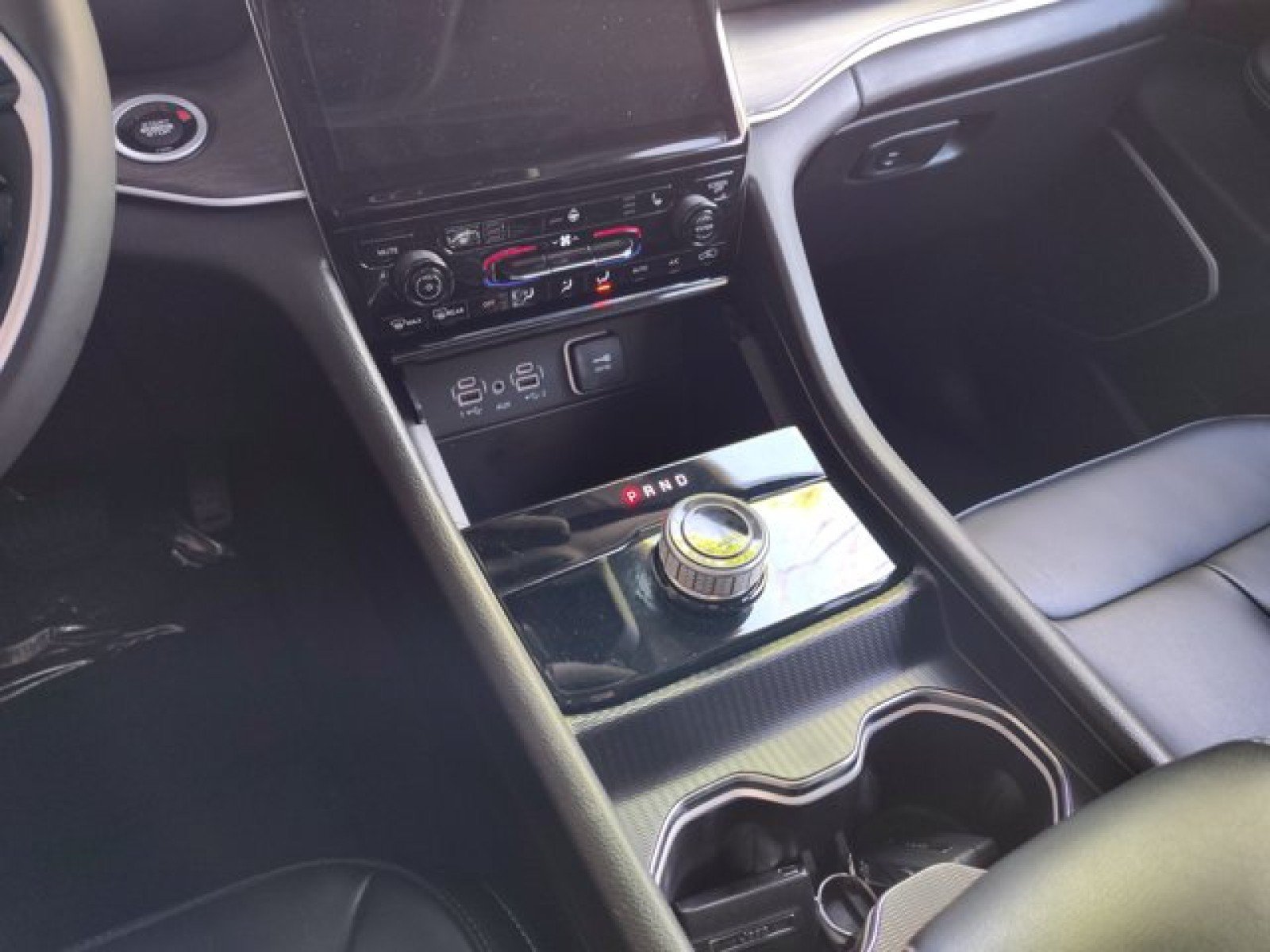Used 2024 Jeep Grand Cherokee L Limited RWD image 14