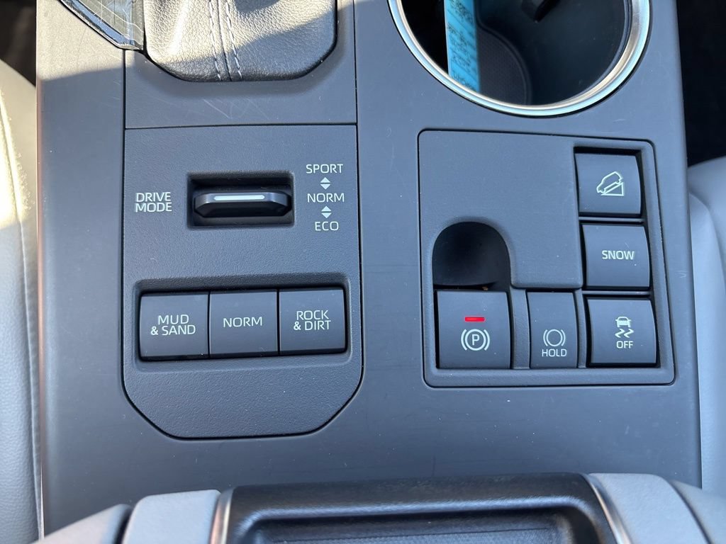 Used 2023 Toyota Highlander XLE AWD/4WD image 31