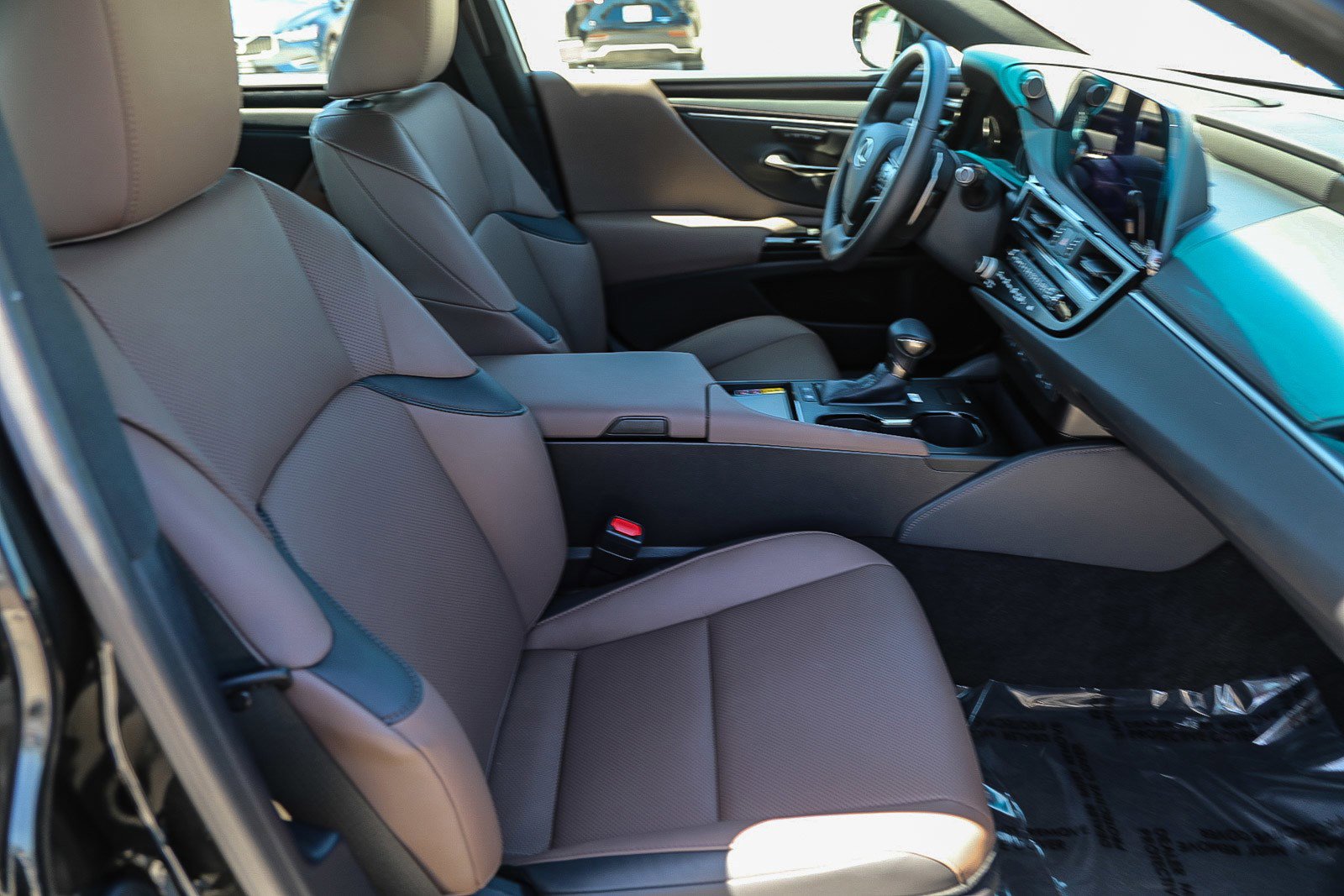 Used 2025 Lexus ES 300h w/ Premium Package image 16