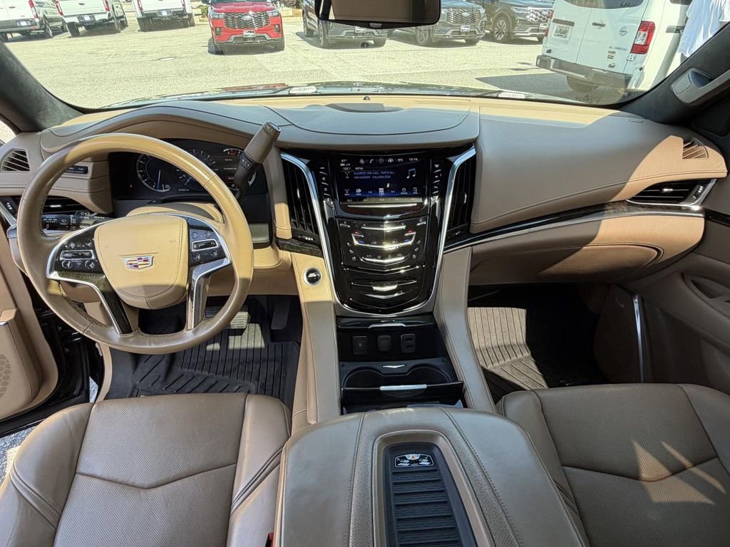 Used 2019 Cadillac Escalade Platinum w/ Escalade Sport Edition image 3