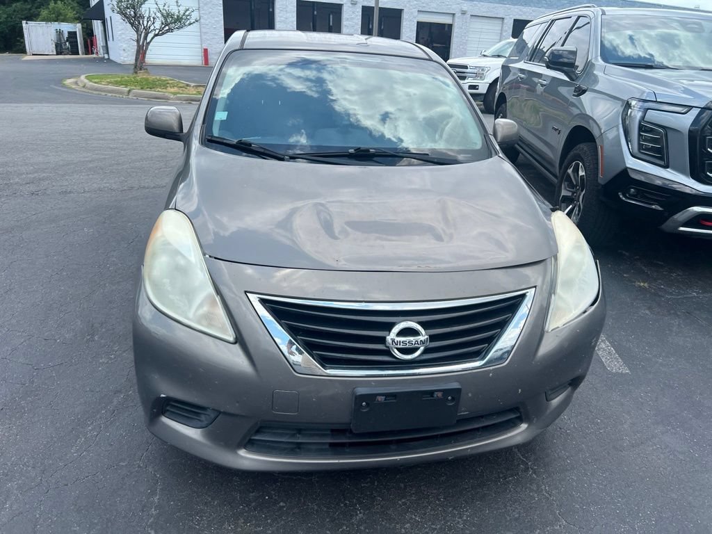 Used 2013 Nissan Versa SV FWD image 4