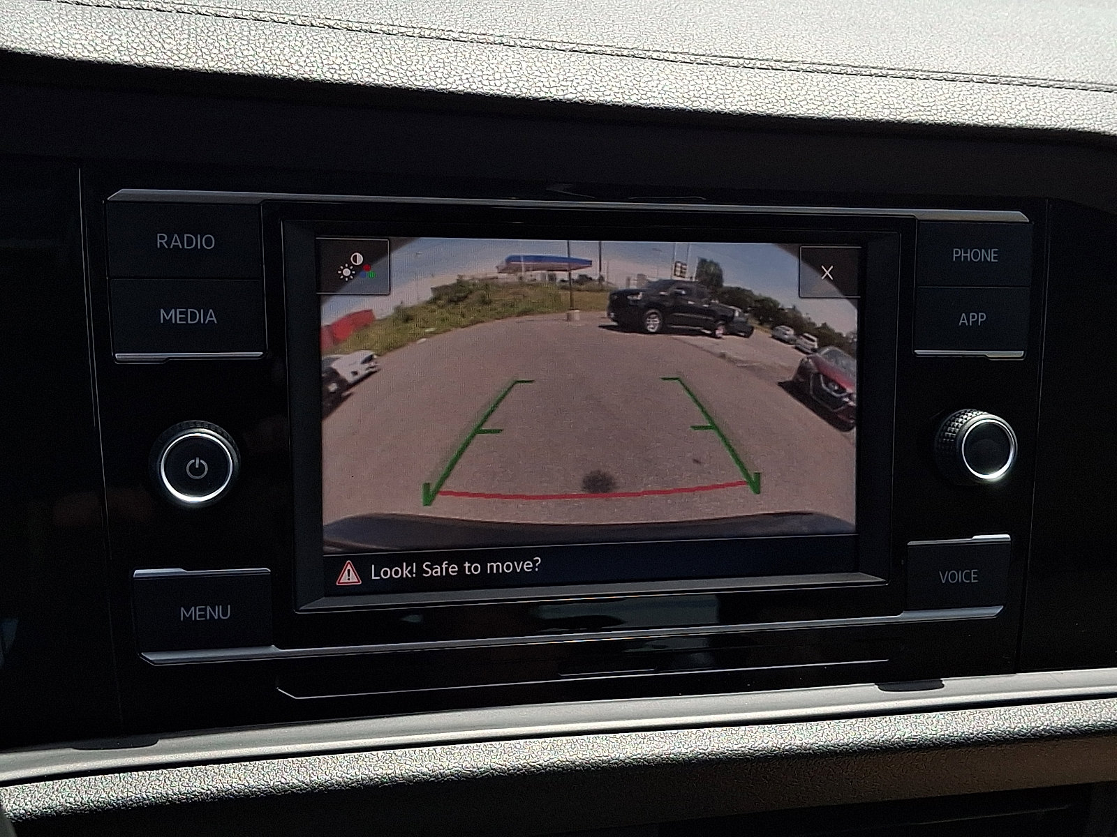 Used 2020 Volkswagen Jetta SE w/ SE Cold Weather Package FWD image 17