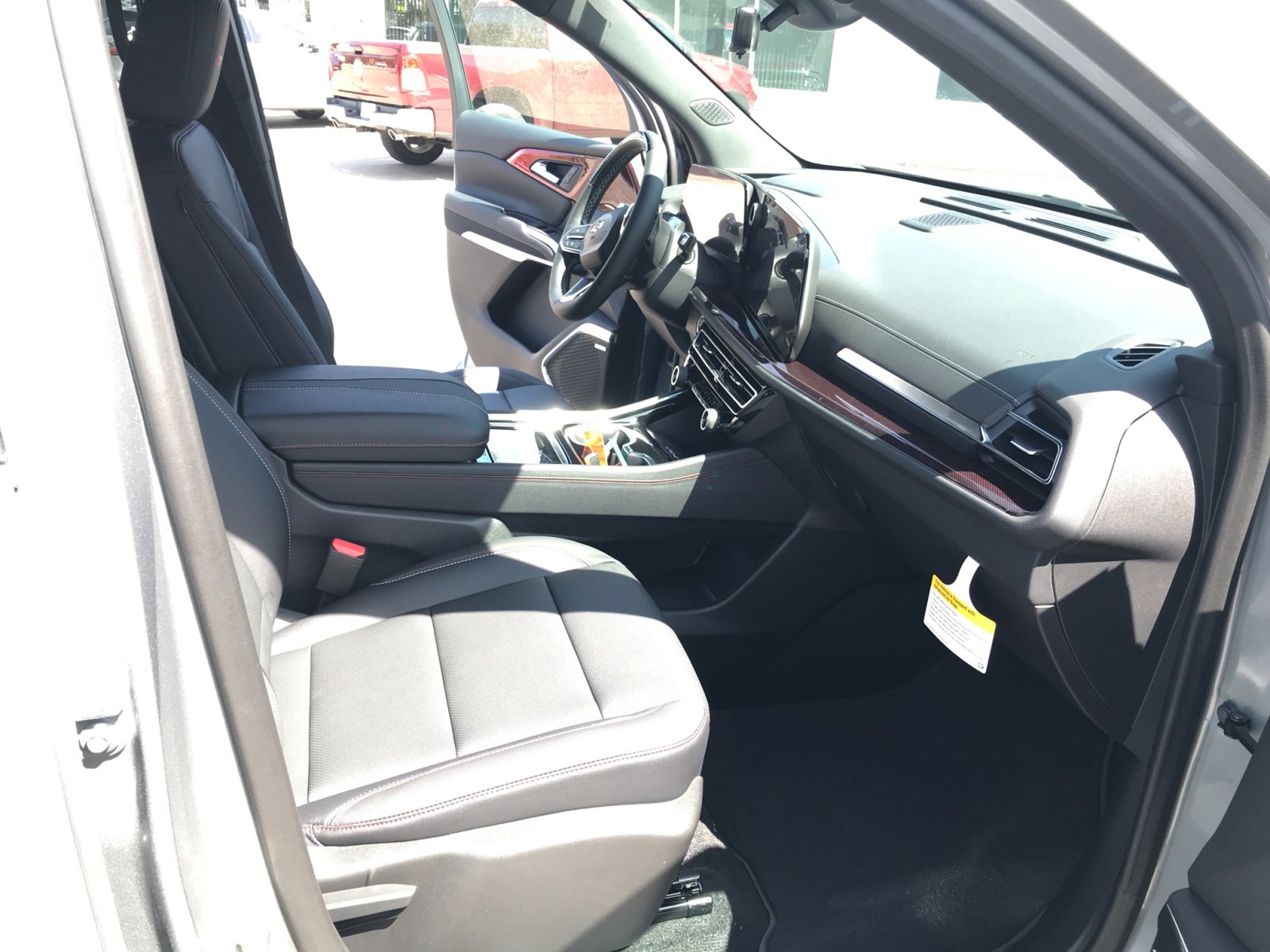 New 2025 Chevrolet Traverse Z71 w/ Enhanced Driving Package image 18