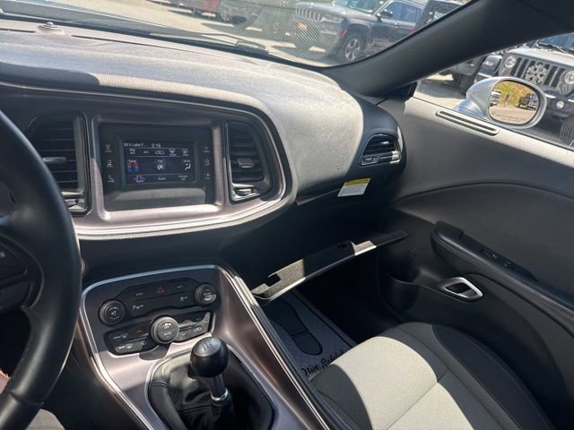 Used 2015 Dodge Challenger R/T w/ Quick Order Package 22B R/T RWD image 23