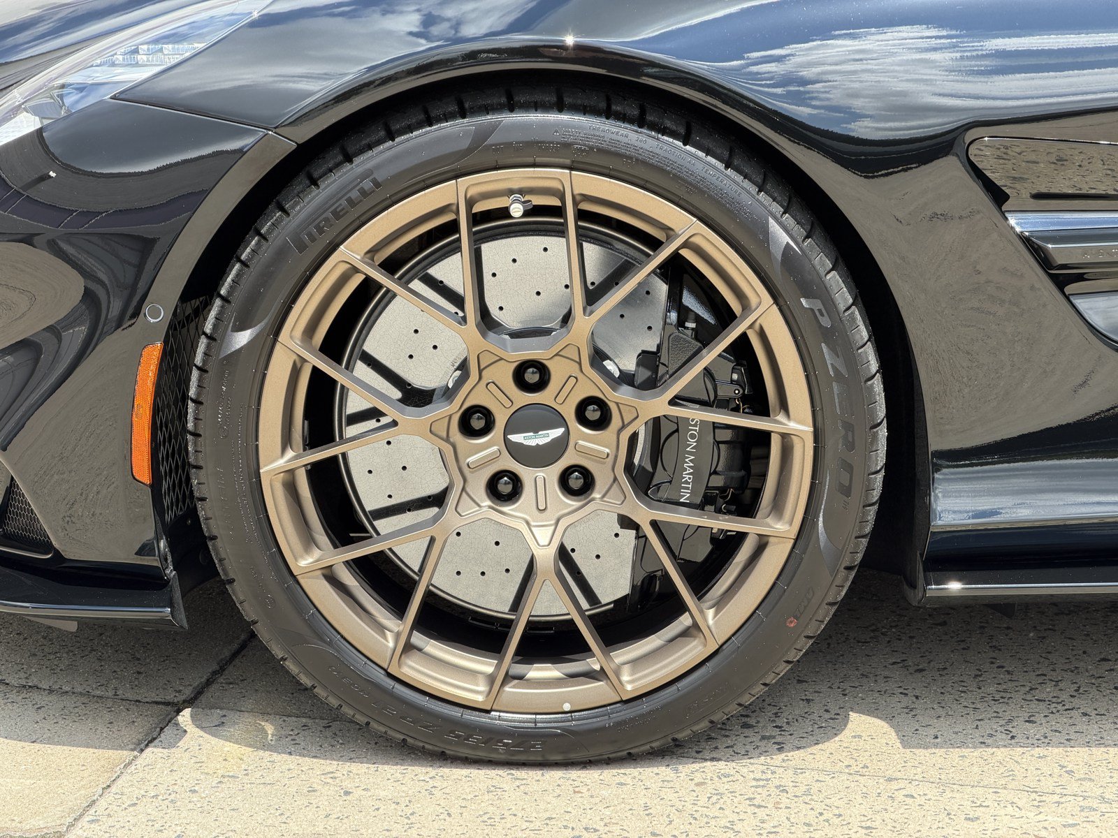 New 2026 Aston Martin Vanquish RWD image 4