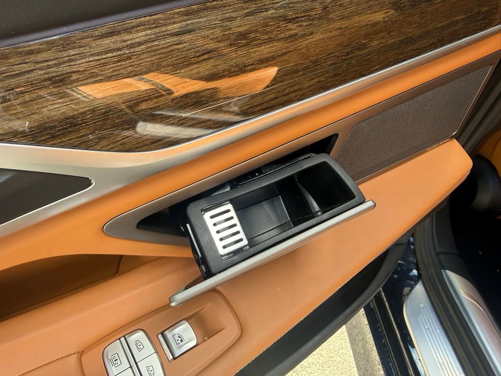 Used 2017 BMW 750i xDrive image 24