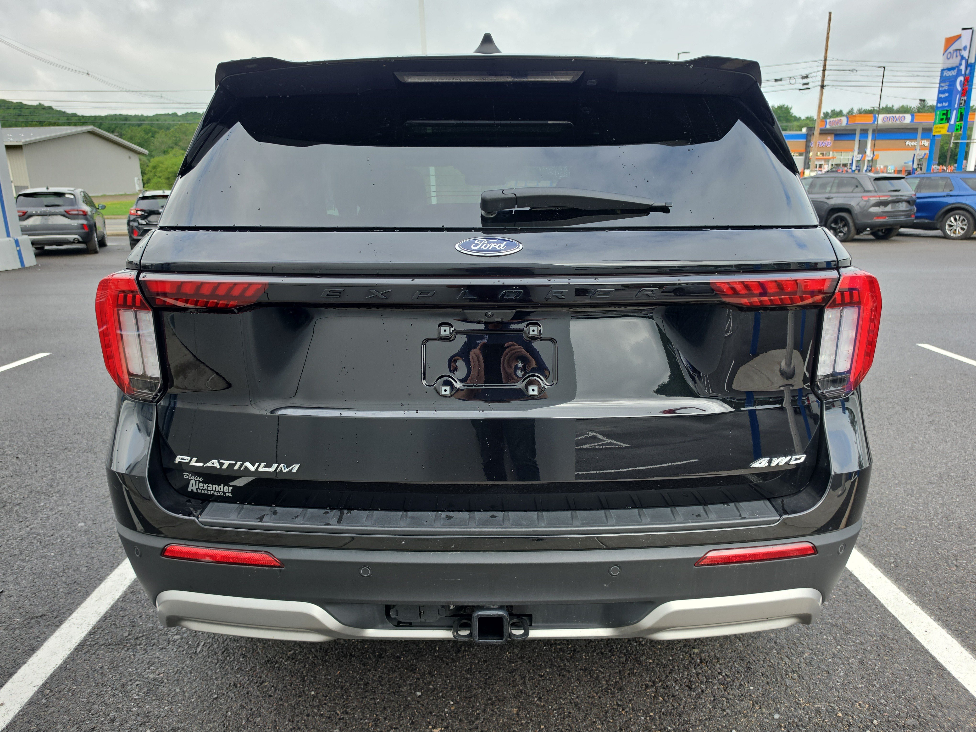 Used 2025 Ford Explorer Platinum w/ LUX Leather Package AWD/4WD image 4