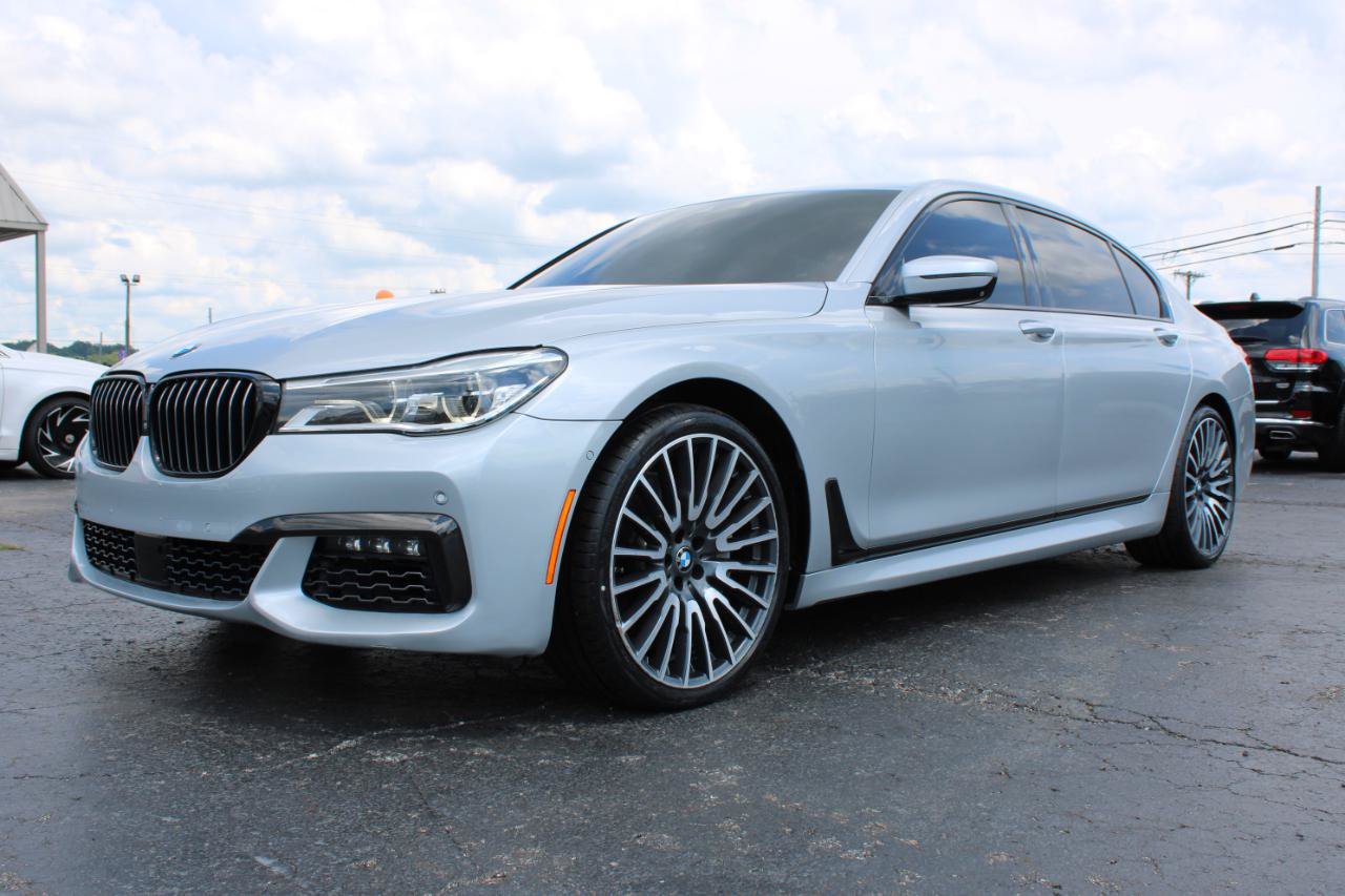 Used 2017 BMW 750i RWD image 11