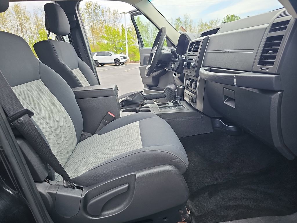 Used 2010 Jeep Liberty Sport AWD/4WD image 13