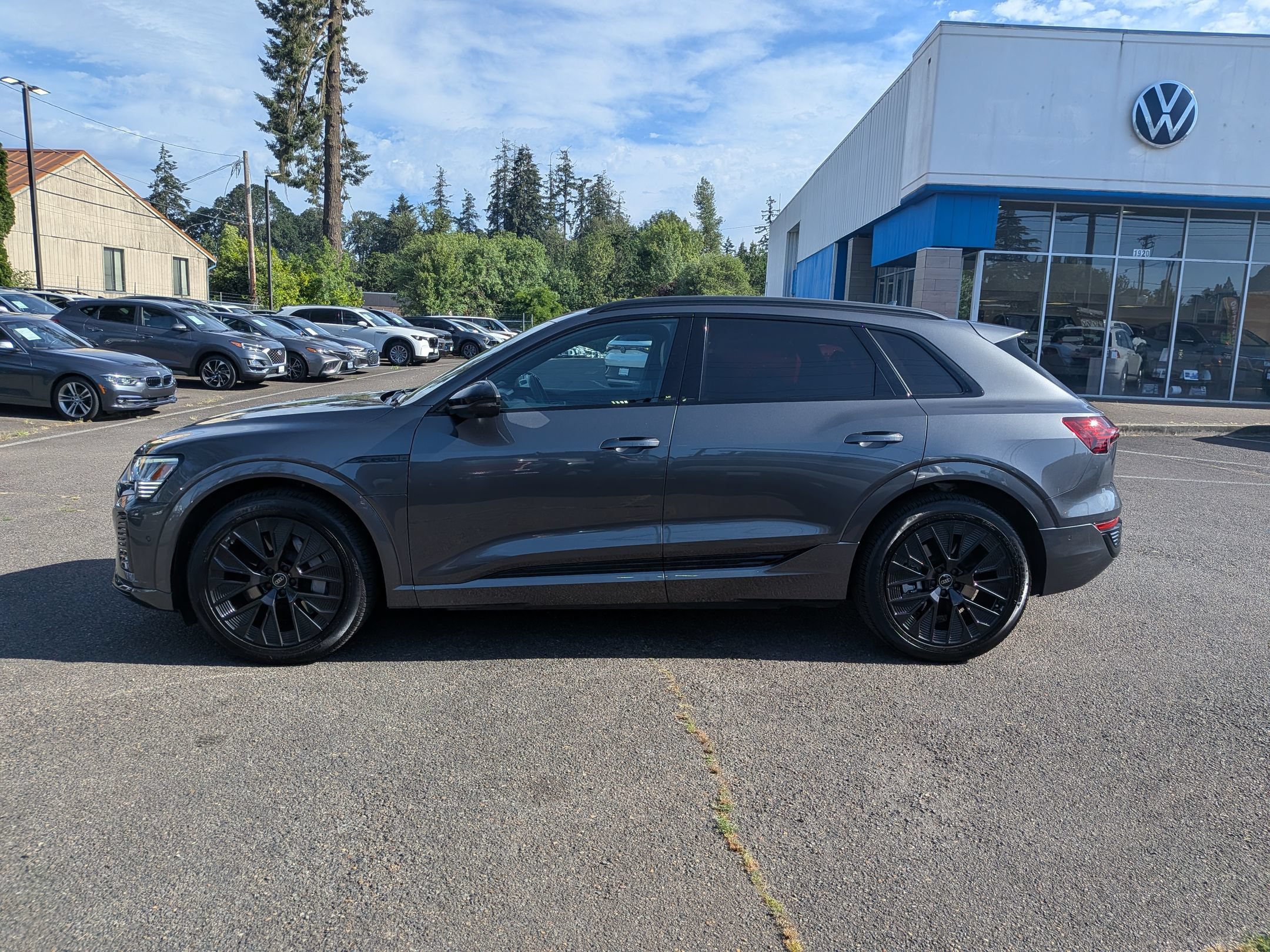 Used 2024 Audi Q8 e-tron Premium Plus w/ Prestige Package AWD/4WD image 2