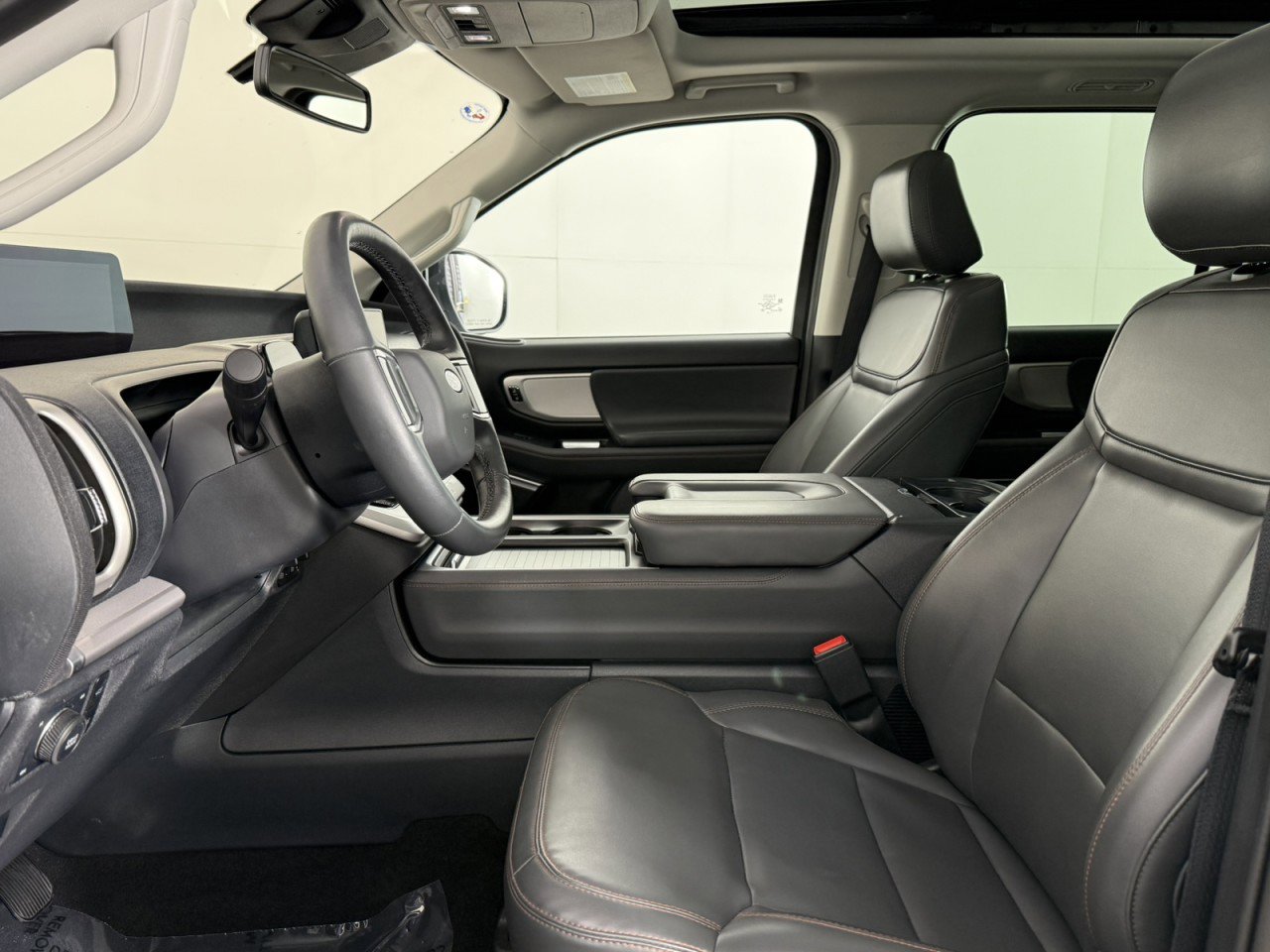 Used 2025 Ford Expedition Active AWD/4WD image 18