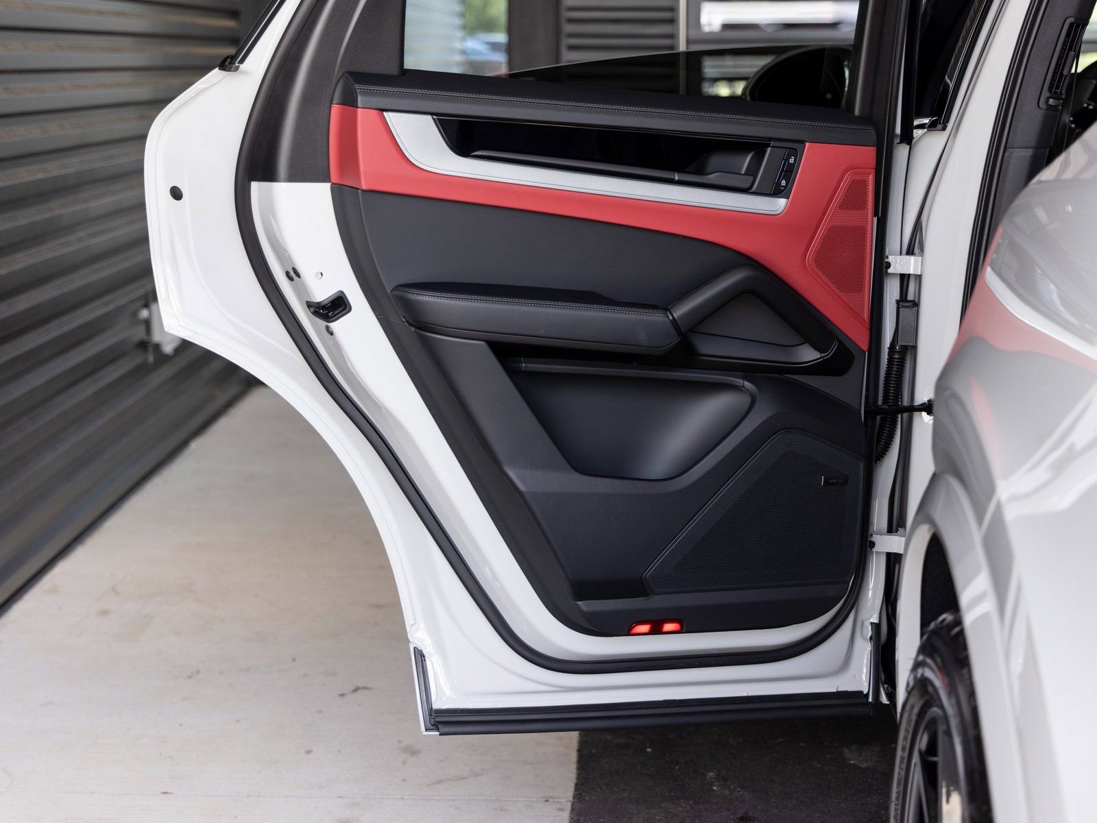 Certified 2025 Porsche Cayenne Coupe image 25