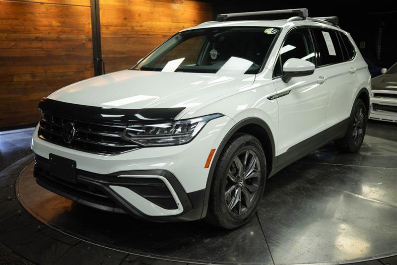Used 2022 Volkswagen Tiguan SE w/ Panoramic Sunroof Package image 2