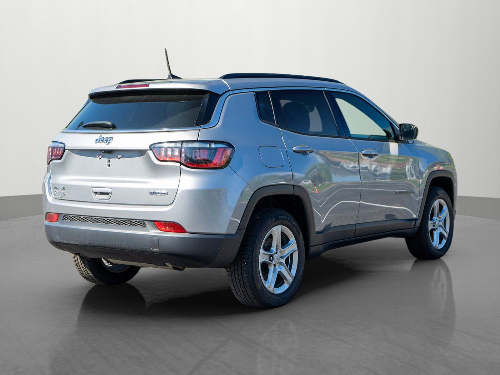 Used 2023 Jeep Compass Latitude w/ Convenience Group AWD/4WD image 7