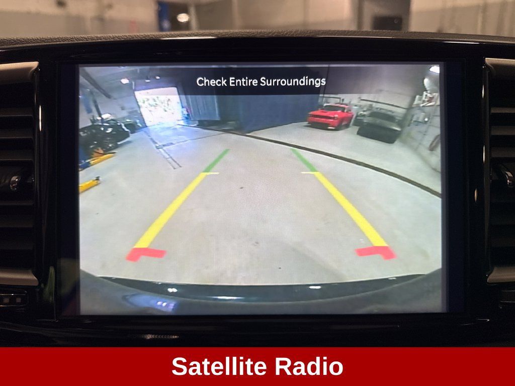 Used 2023 Chrysler Pacifica Touring-L FWD image 13