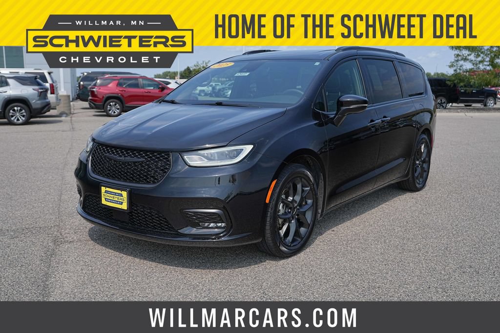 Used 2025 Chrysler Pacifica Limited FWD image 1