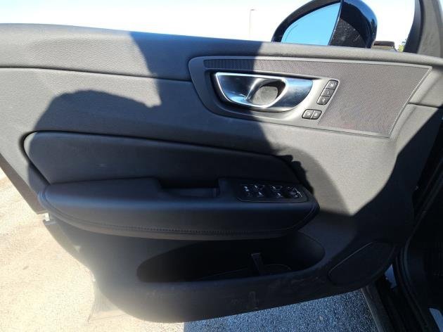 Used 2025 Volvo XC60 B5 Plus image 8