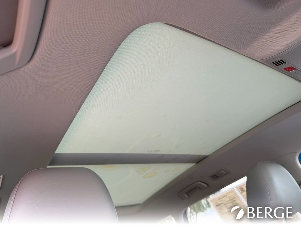 Used 2023 Volkswagen Taos SE w/ Panoramic Sunroof Package image 12