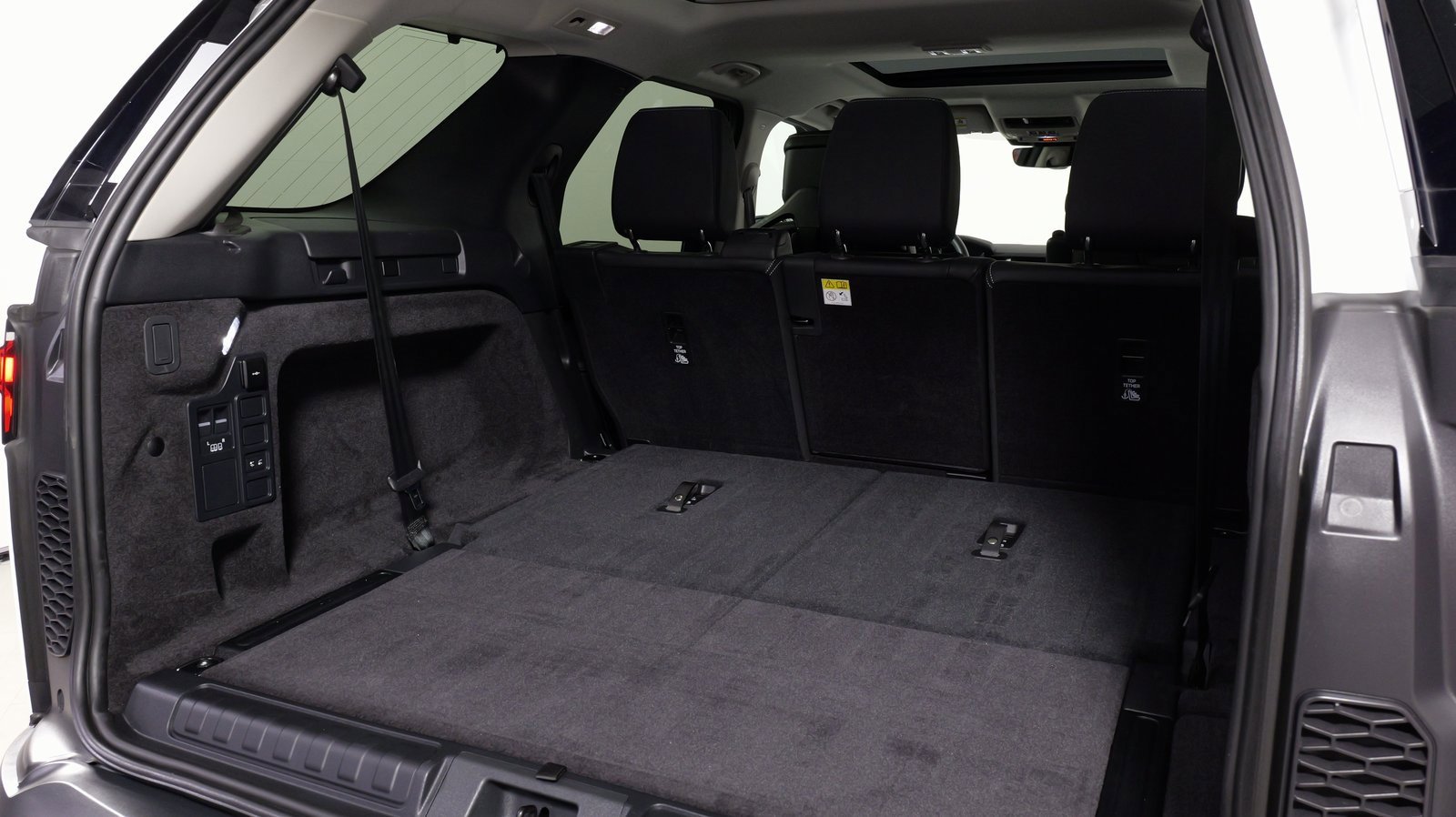 Used 2024 Land Rover Discovery S image 45