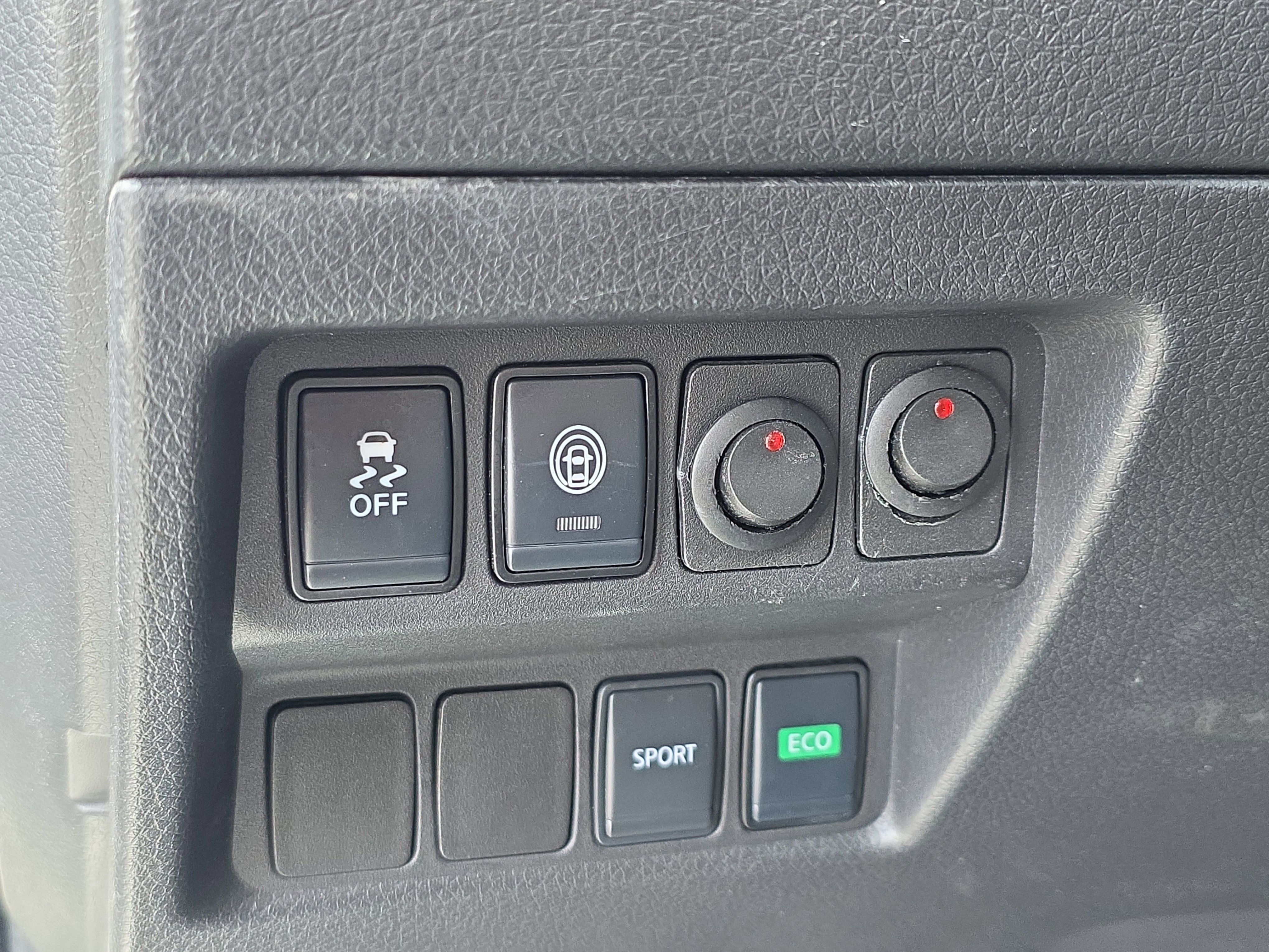 Used 2020 Nissan Rogue Sport S image 24