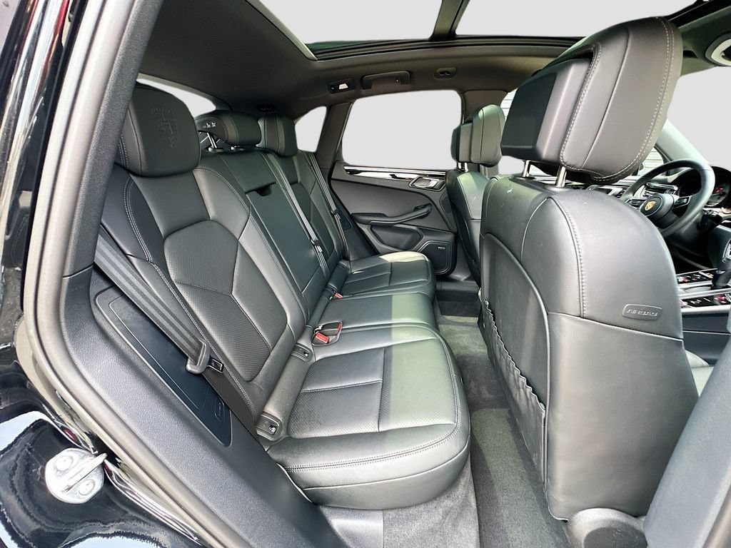 Certified 2025 Porsche Macan S AWD/4WD image 29
