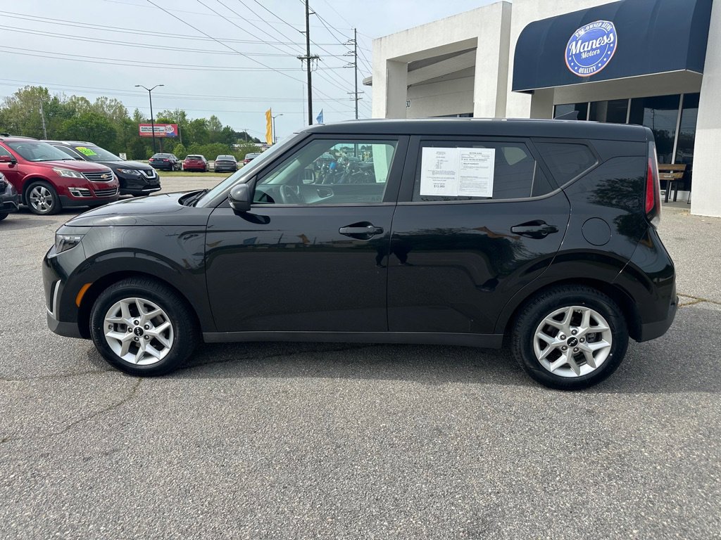 Used 2023 Kia Soul LX w/ LX Technology Package image 2