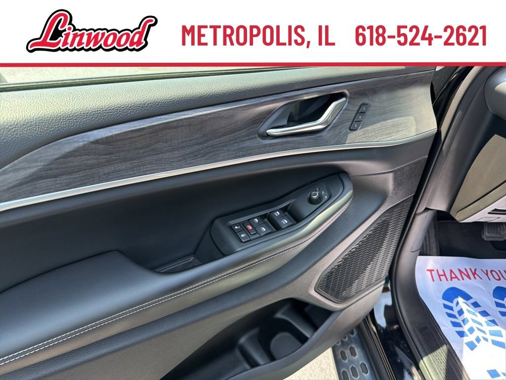 Used 2024 Jeep Grand Cherokee Limited w/ Black Appearance Package AWD/4WD image 14