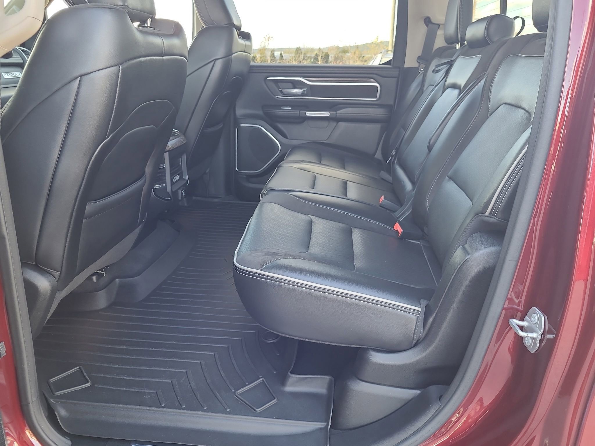Used 2019 RAM 1500 Laramie image 27