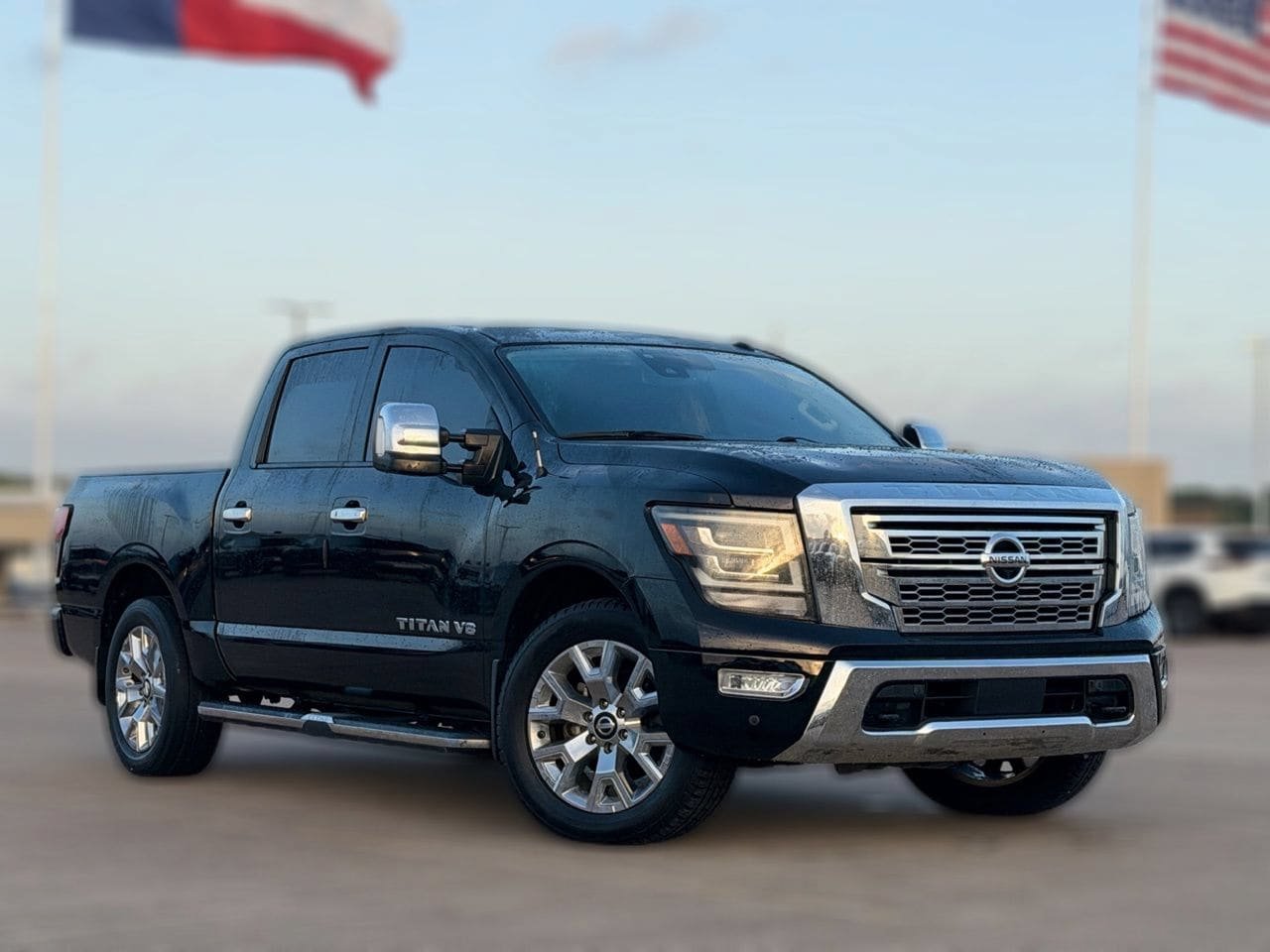 Used 2020 Nissan Titan SL w/ Moonroof Package RWD image 2