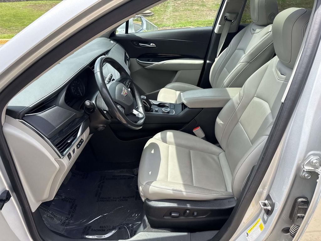 Used 2019 Cadillac XT4 Premium Luxury w/ Technology Package AWD/4WD image 6