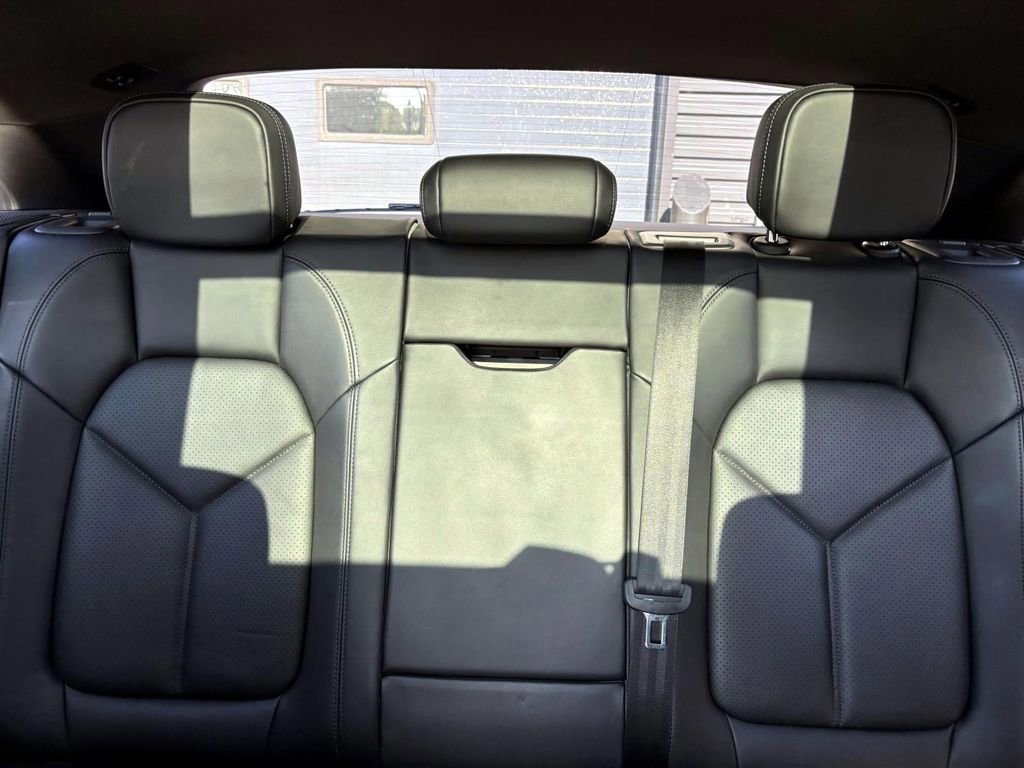 Certified 2025 Porsche Macan image 37