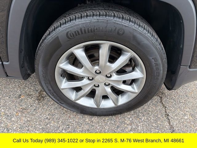 Used 2018 Jeep Cherokee Limited w/ Technology Group image 3