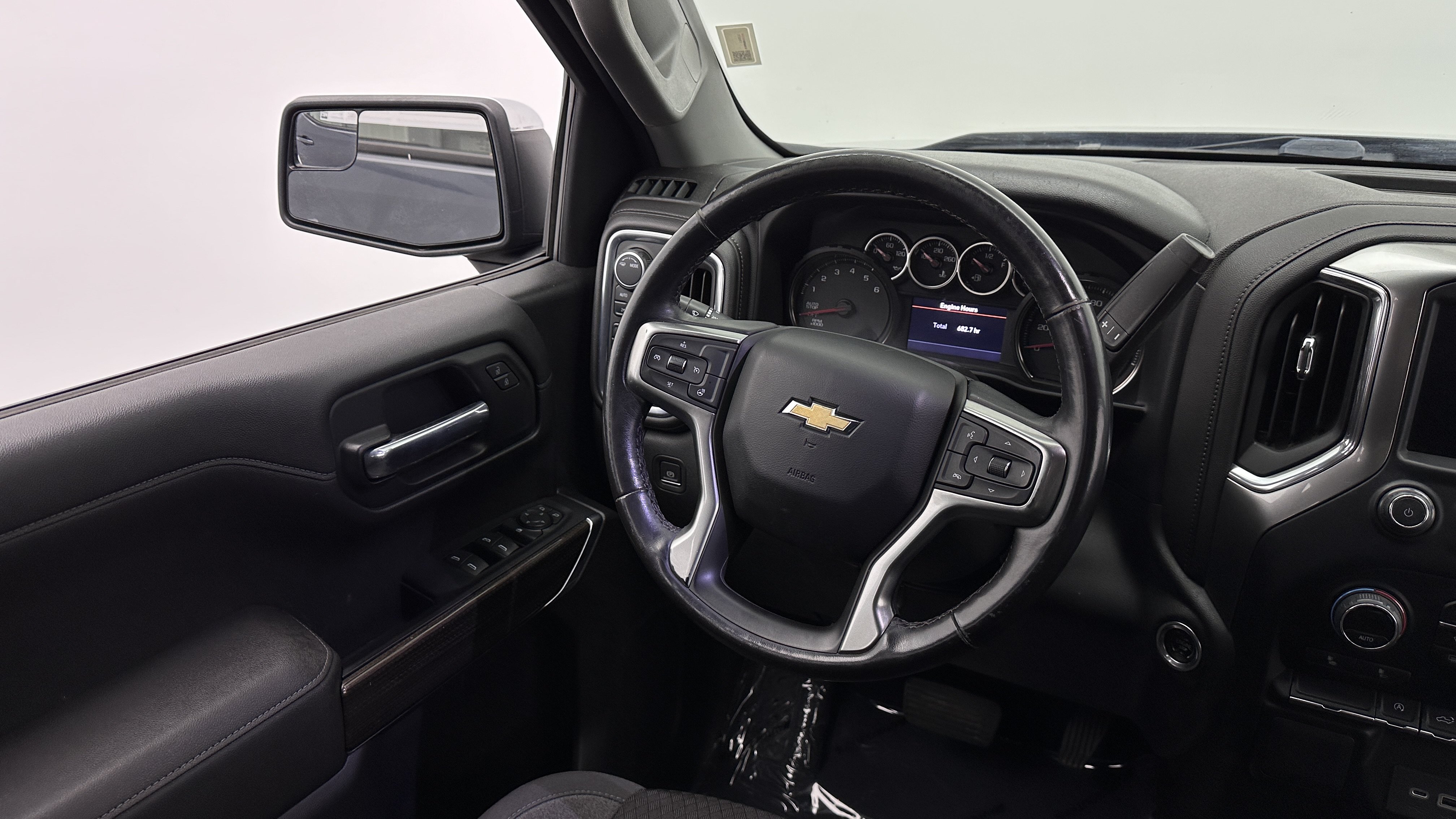 Used 2022 Chevrolet Silverado 1500 LT AWD/4WD image 25