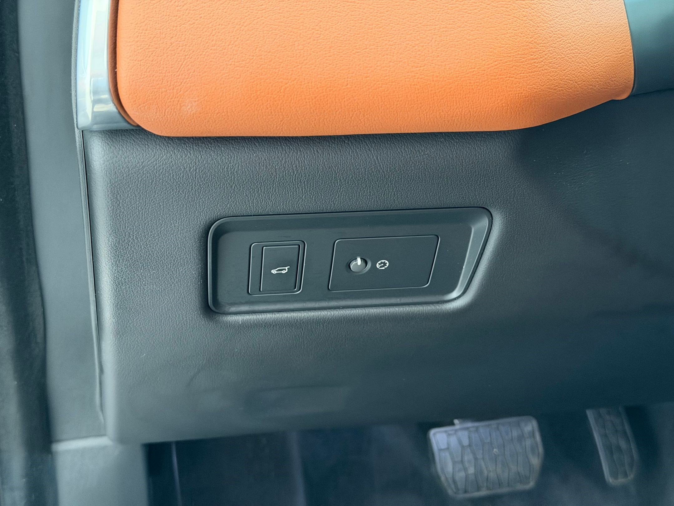 Used 2024 Jaguar F-PACE R-Dynamic S image 19