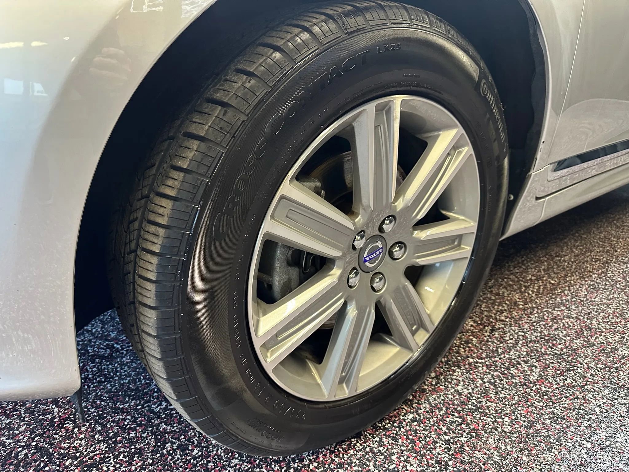 Used 2016 Volvo XC60 T6 w/ Proximity Package image 35