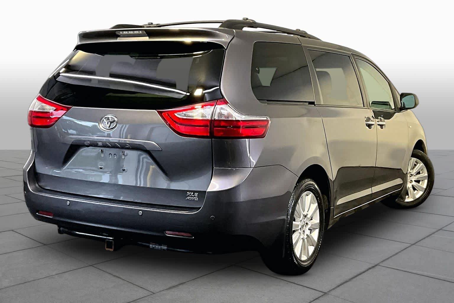 Used 2017 Toyota Sienna XLE w/ XLE Navigation Package AWD/4WD image 13
