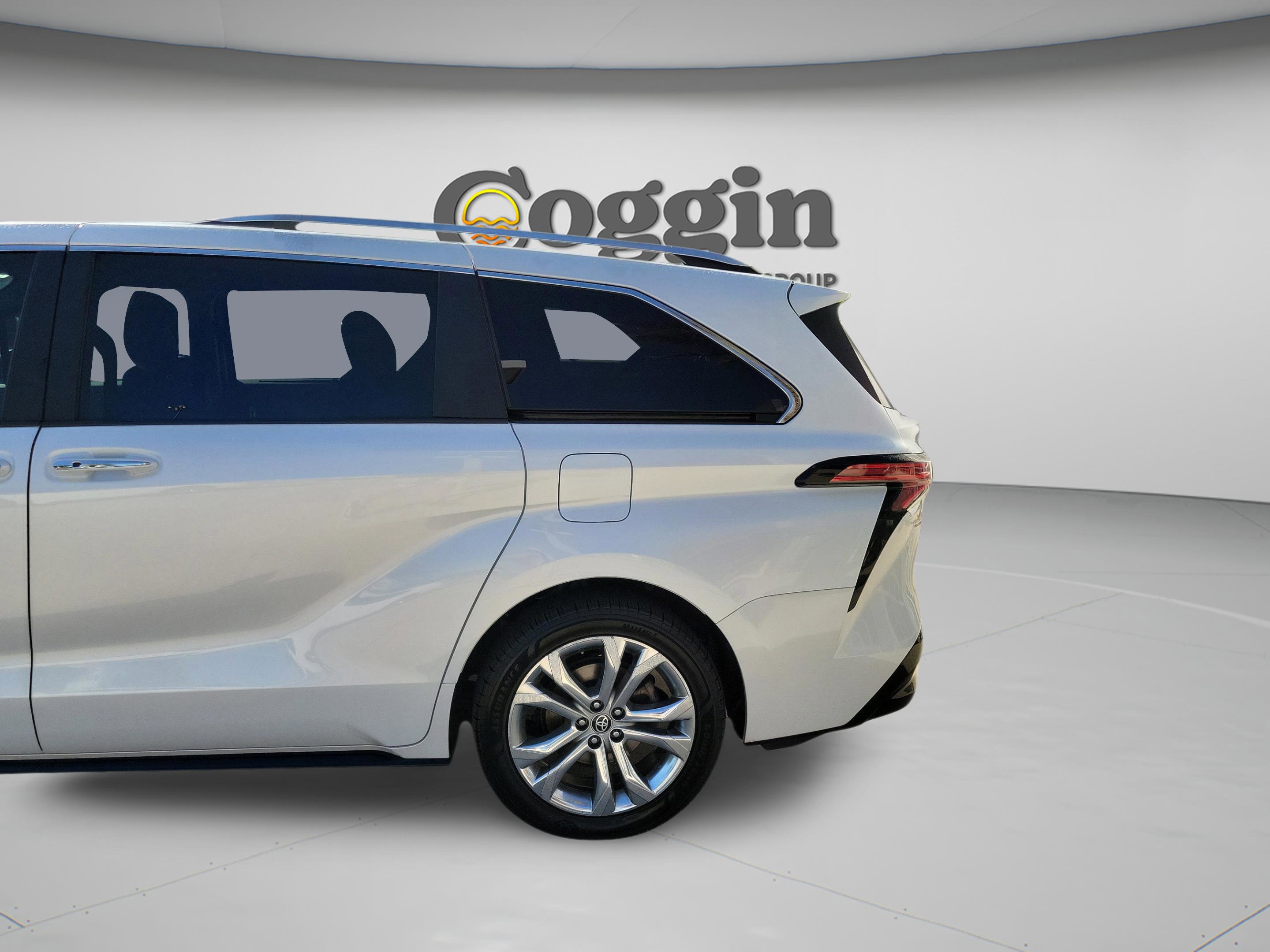 Certified 2023 Toyota Sienna Platinum FWD image 31