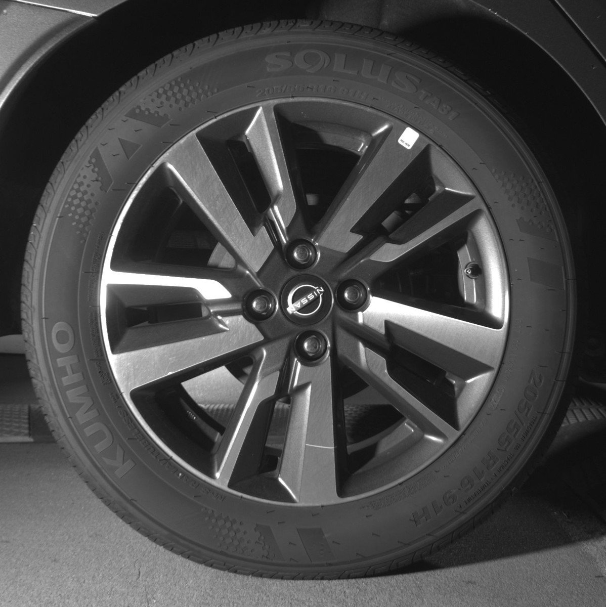 Used 2025 Nissan Versa SV image 15