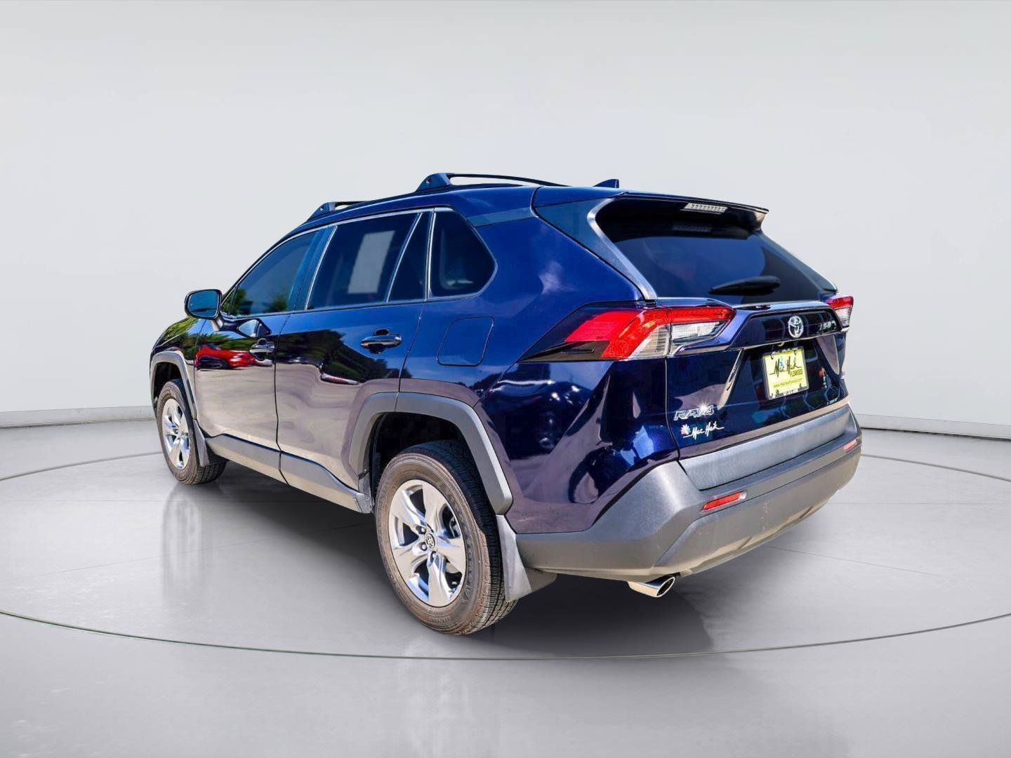 Used 2023 Toyota RAV4 XLE w/ Convenience Package FWD image 3